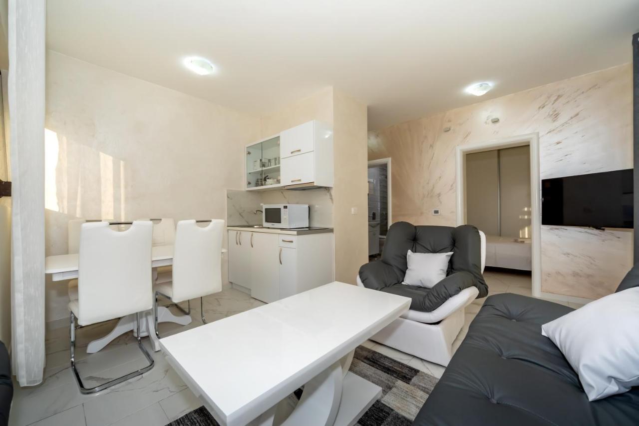 Kaom Lux Apartment Добра вода Екстериор снимка