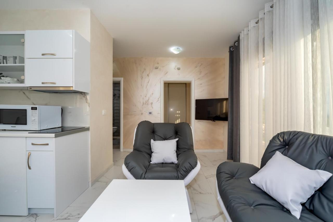 Kaom Lux Apartment Добра вода Екстериор снимка