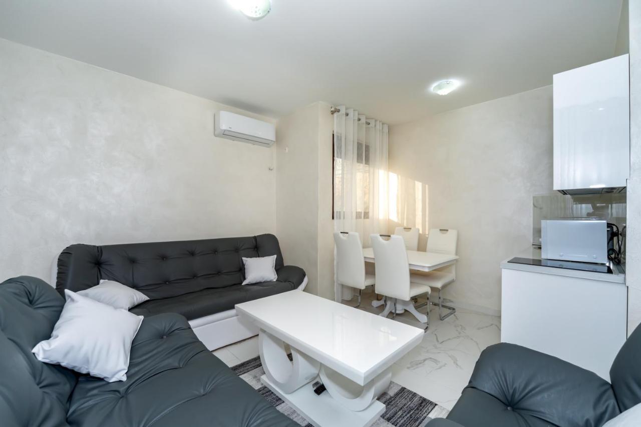 Kaom Lux Apartment Добра вода Екстериор снимка