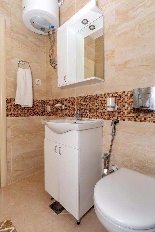 Kaom Lux Apartment Добра вода Екстериор снимка
