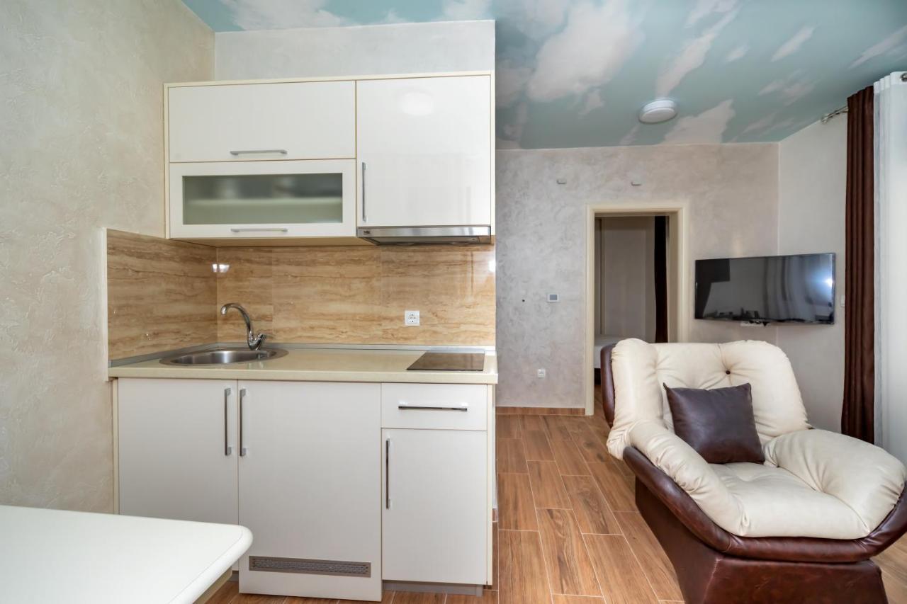 Kaom Lux Apartment Добра вода Екстериор снимка
