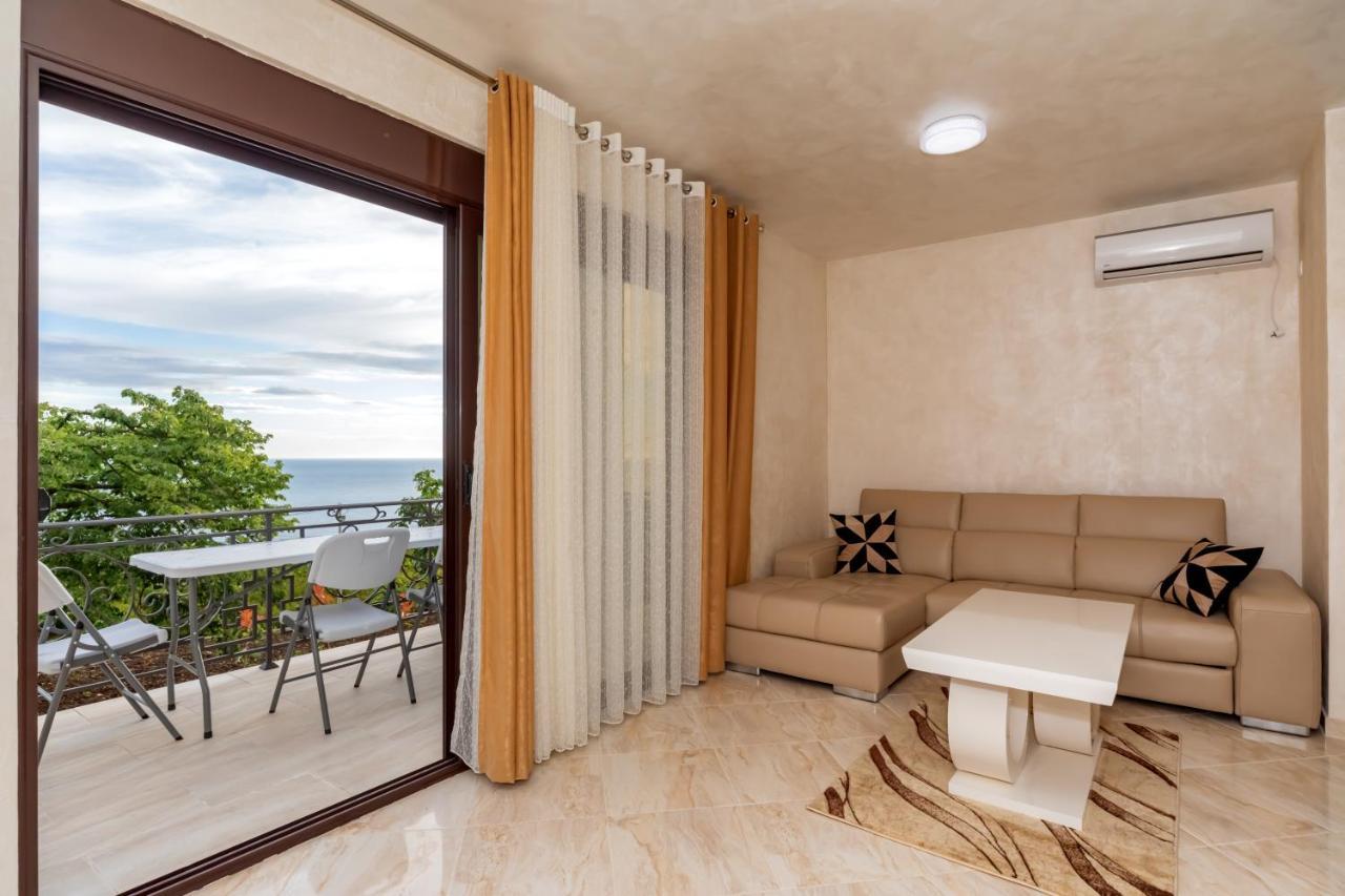 Kaom Lux Apartment Добра вода Екстериор снимка