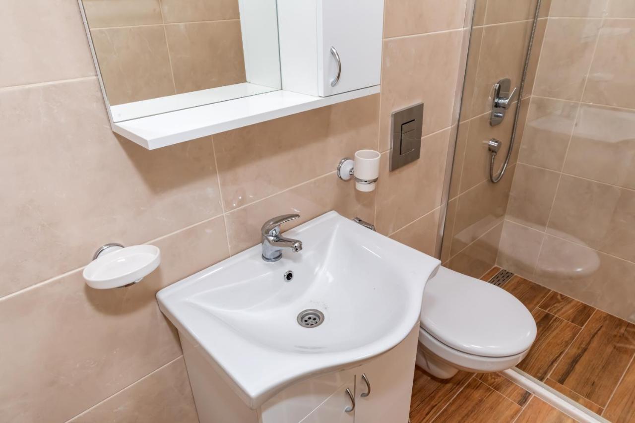 Kaom Lux Apartment Добра вода Екстериор снимка