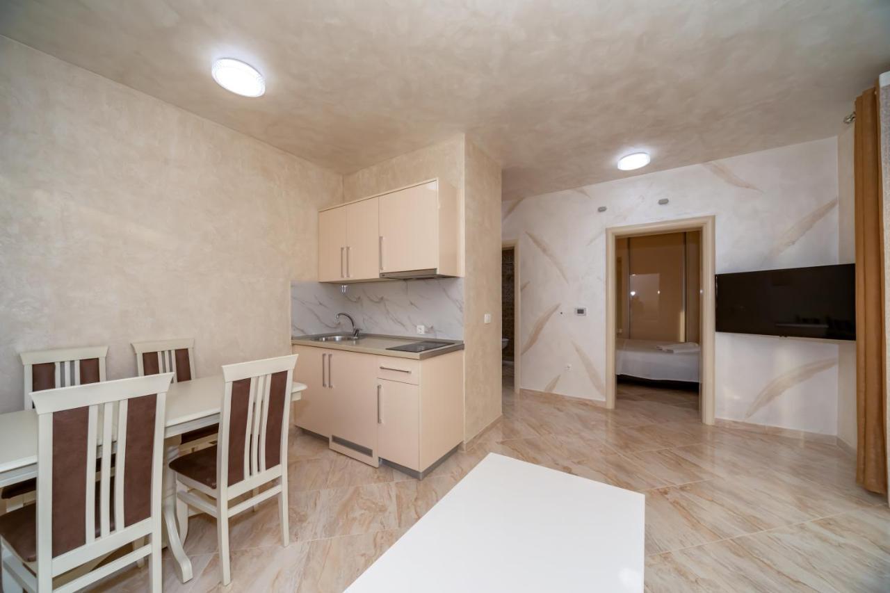 Kaom Lux Apartment Добра вода Екстериор снимка