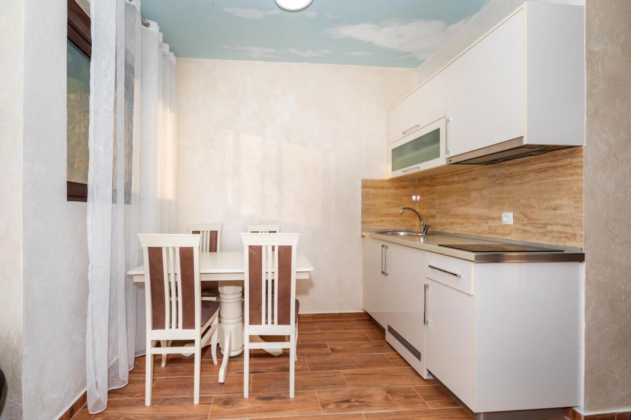 Kaom Lux Apartment Добра вода Екстериор снимка