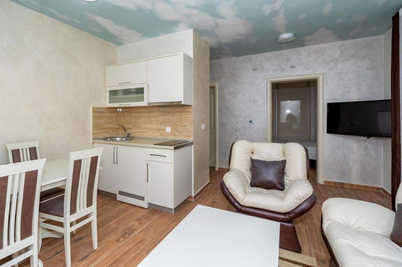 Kaom Lux Apartment Добра вода Екстериор снимка