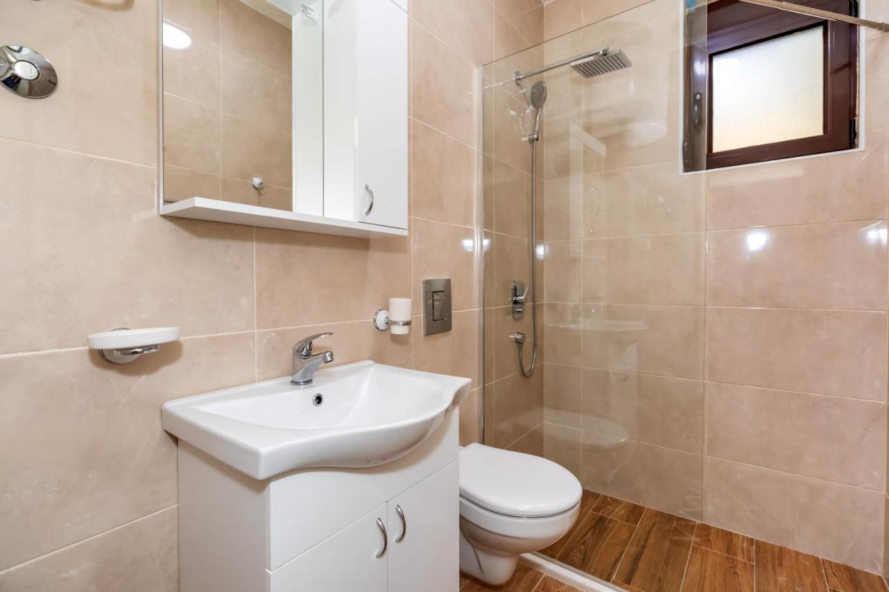 Kaom Lux Apartment Добра вода Екстериор снимка