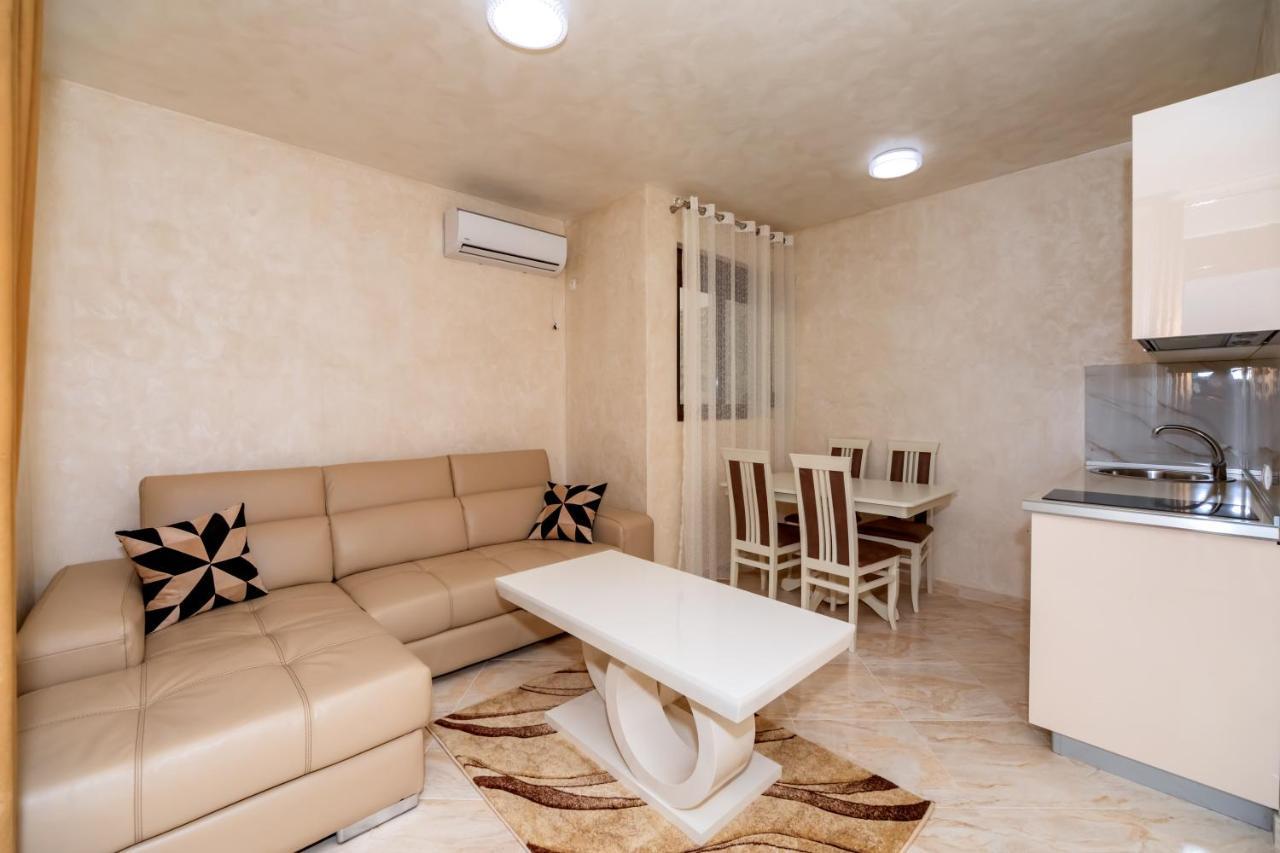 Kaom Lux Apartment Добра вода Екстериор снимка