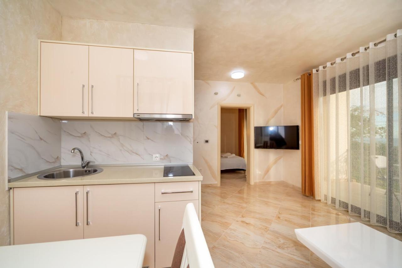 Kaom Lux Apartment Добра вода Екстериор снимка