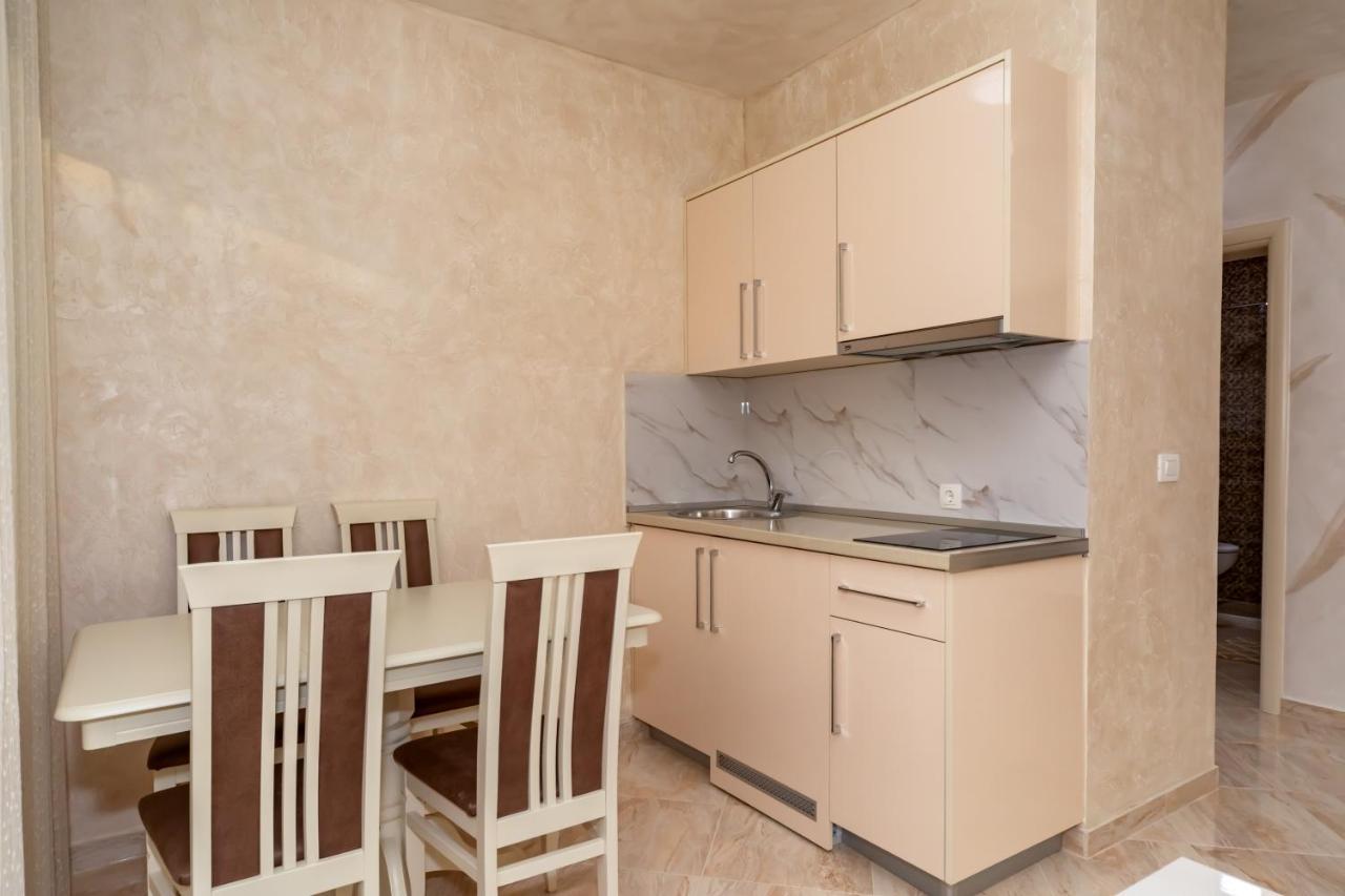 Kaom Lux Apartment Добра вода Екстериор снимка