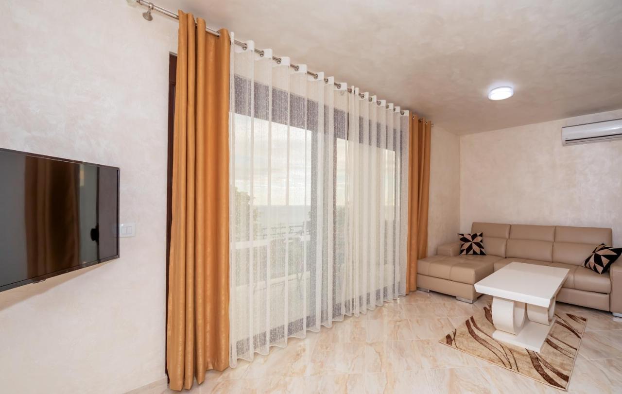 Kaom Lux Apartment Добра вода Екстериор снимка