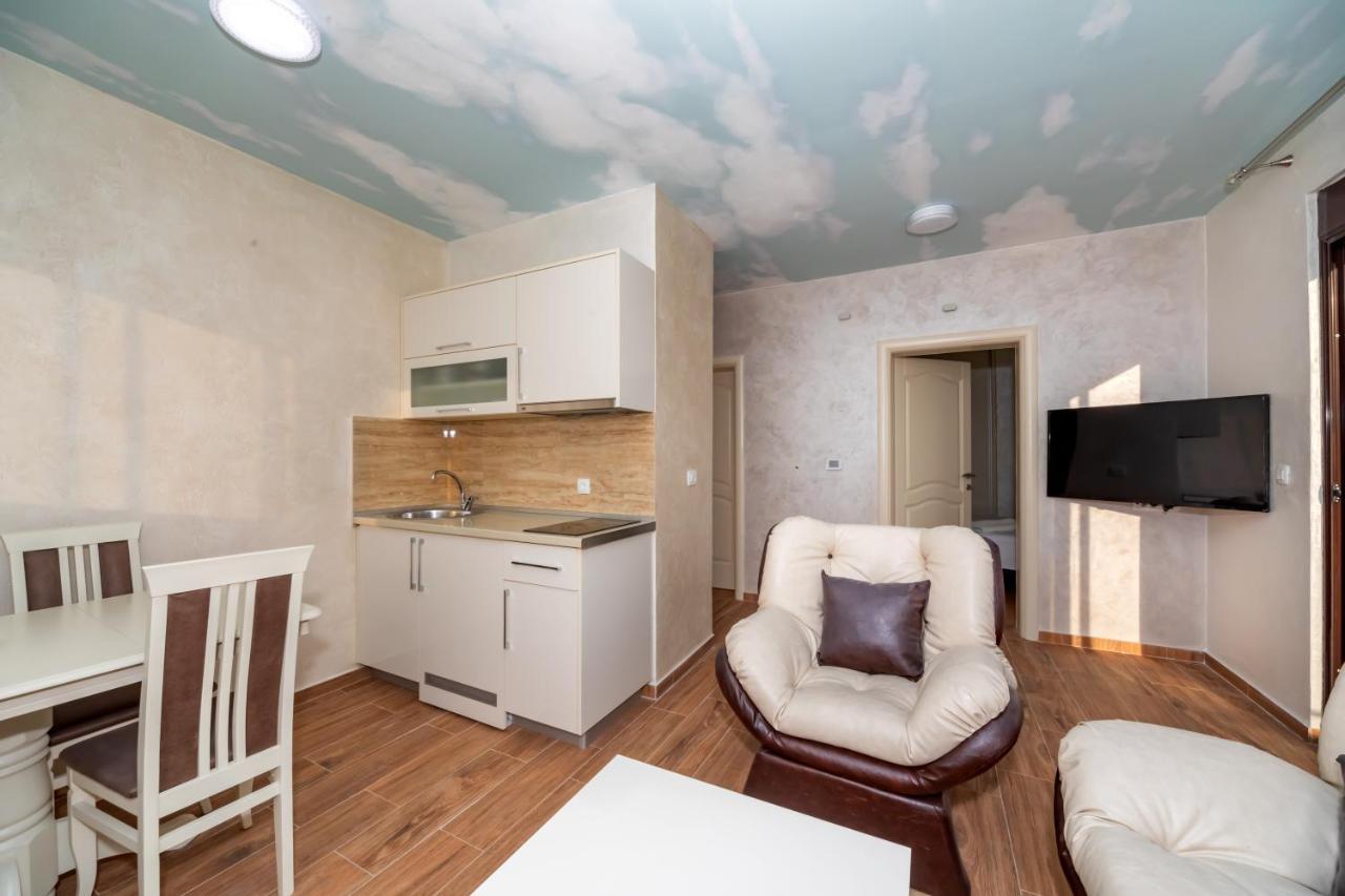 Kaom Lux Apartment Добра вода Екстериор снимка