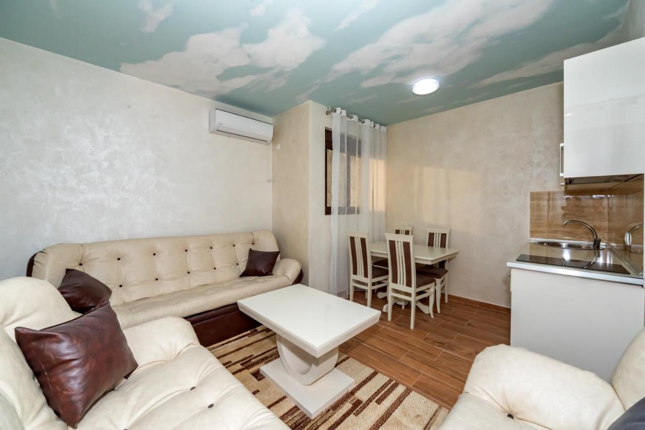 Kaom Lux Apartment Добра вода Екстериор снимка