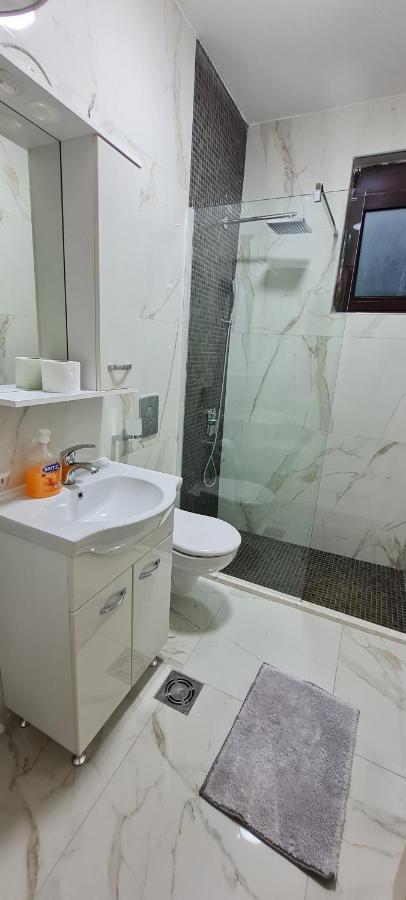Kaom Lux Apartment Добра вода Екстериор снимка