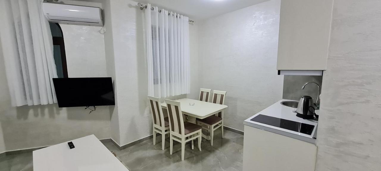 Kaom Lux Apartment Добра вода Екстериор снимка