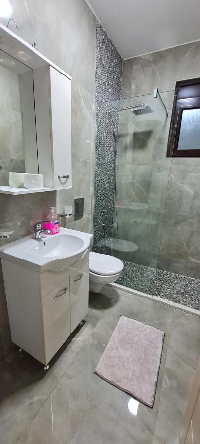 Kaom Lux Apartment Добра вода Екстериор снимка