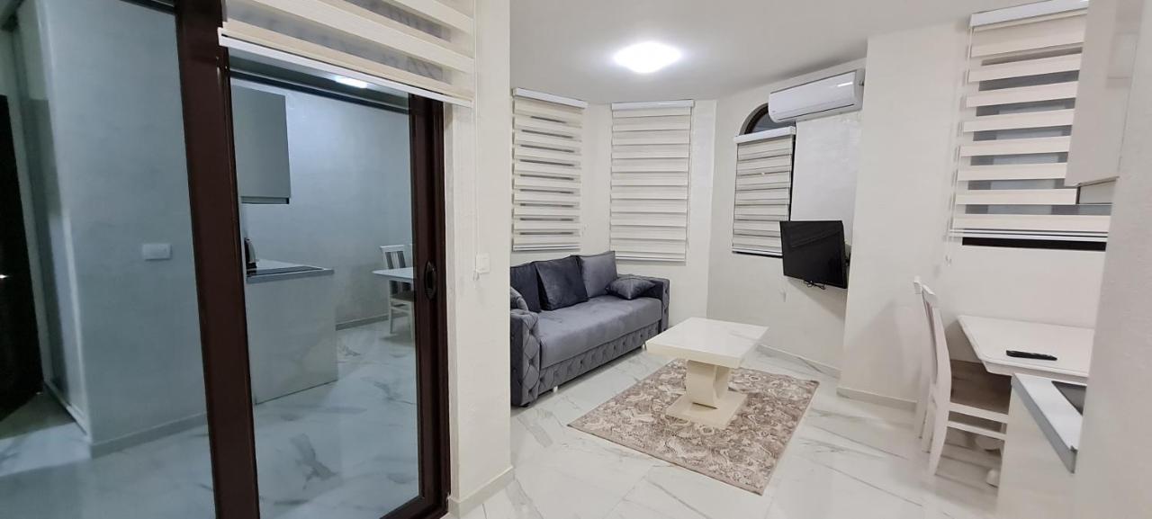 Kaom Lux Apartment Добра вода Екстериор снимка