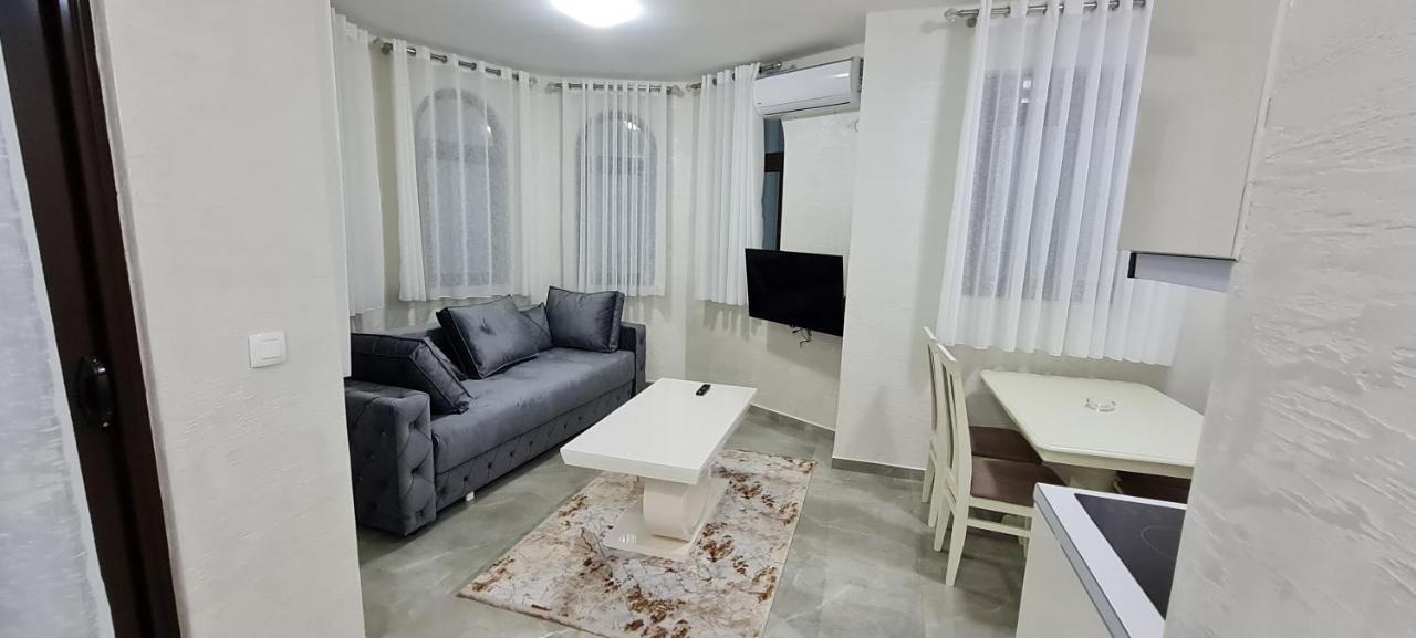 Kaom Lux Apartment Добра вода Екстериор снимка