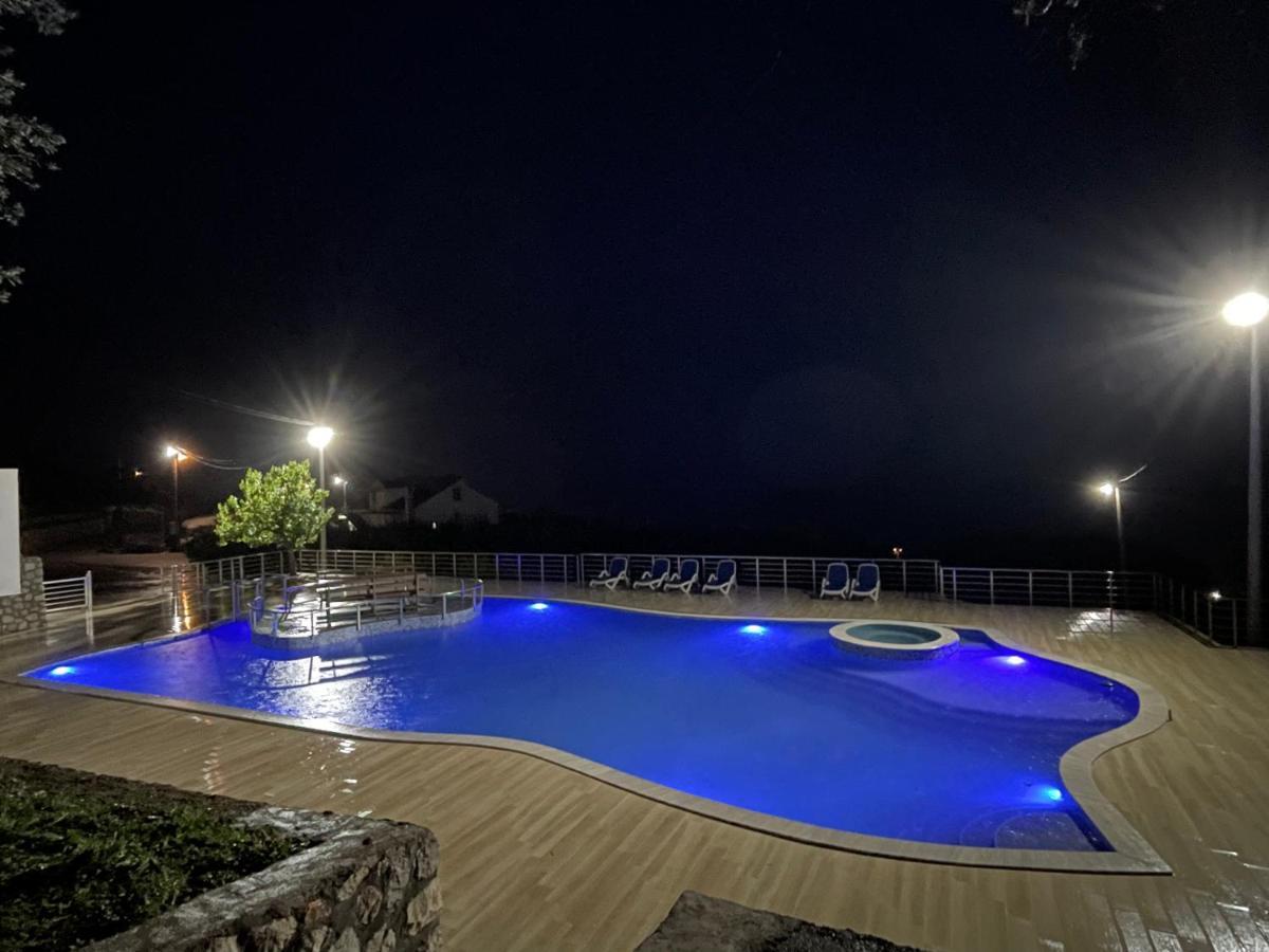 Kaom Lux Apartment Добра вода Екстериор снимка